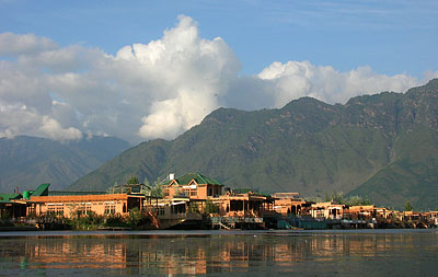 Srinigar in its lake setting