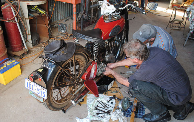 Phil helping
          Garry fix a stuck kickstart lever on the Ariel.