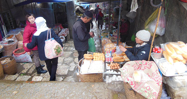 The narrow streets of Sapa.