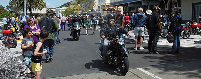 Don on Stirling Tce on his newly restored Indian
          Model 841.