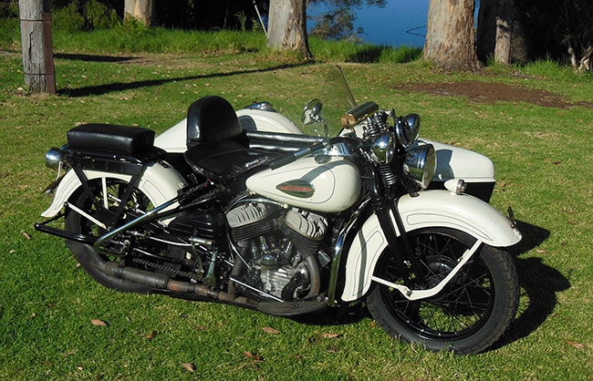 Gleoff Osbornes beautiful 1942 WLA sidecar outfit.
          He bought the bike in 1968 for 20 pounds, and put the sidecar
          on later.