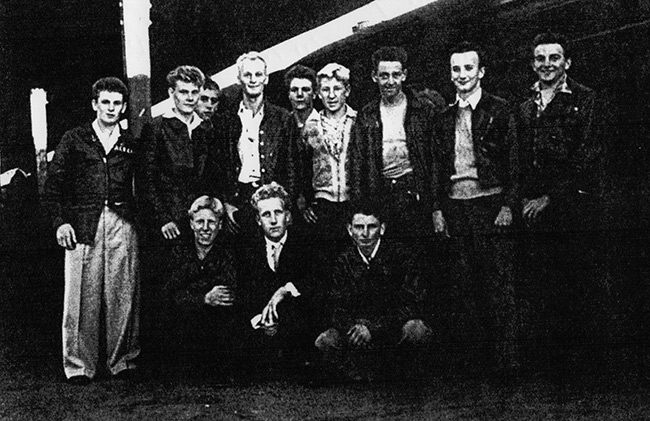 Left to right standing: Mot Lloyd, Terry McNeil, Ron
          Seymour-Clifton, David McNeil, Woody Ferrell, Denver Ball, Ken
          Rouse, Ray Nesbitt. Front: Lou Franks, David Hunt, Bob
          Marklew.