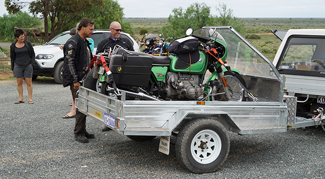 Guy and Bob look longingly at Philip's R75/6.