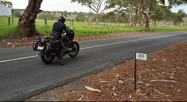 Guy takes off for a 2,800 km ride with no gear
          changes.