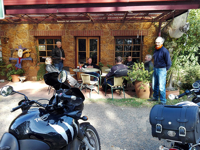 Chatting hard at the Porongurups tea rooms.