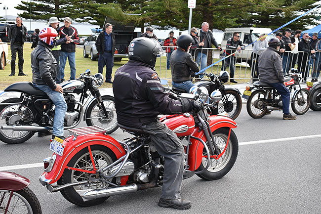 Harley and BSA awaiting the start.