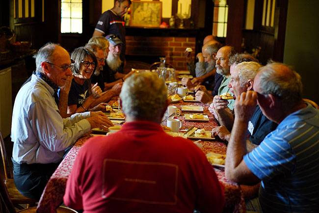 Bob Boyes organised a superb morning tea at the Quindanning Tavern.