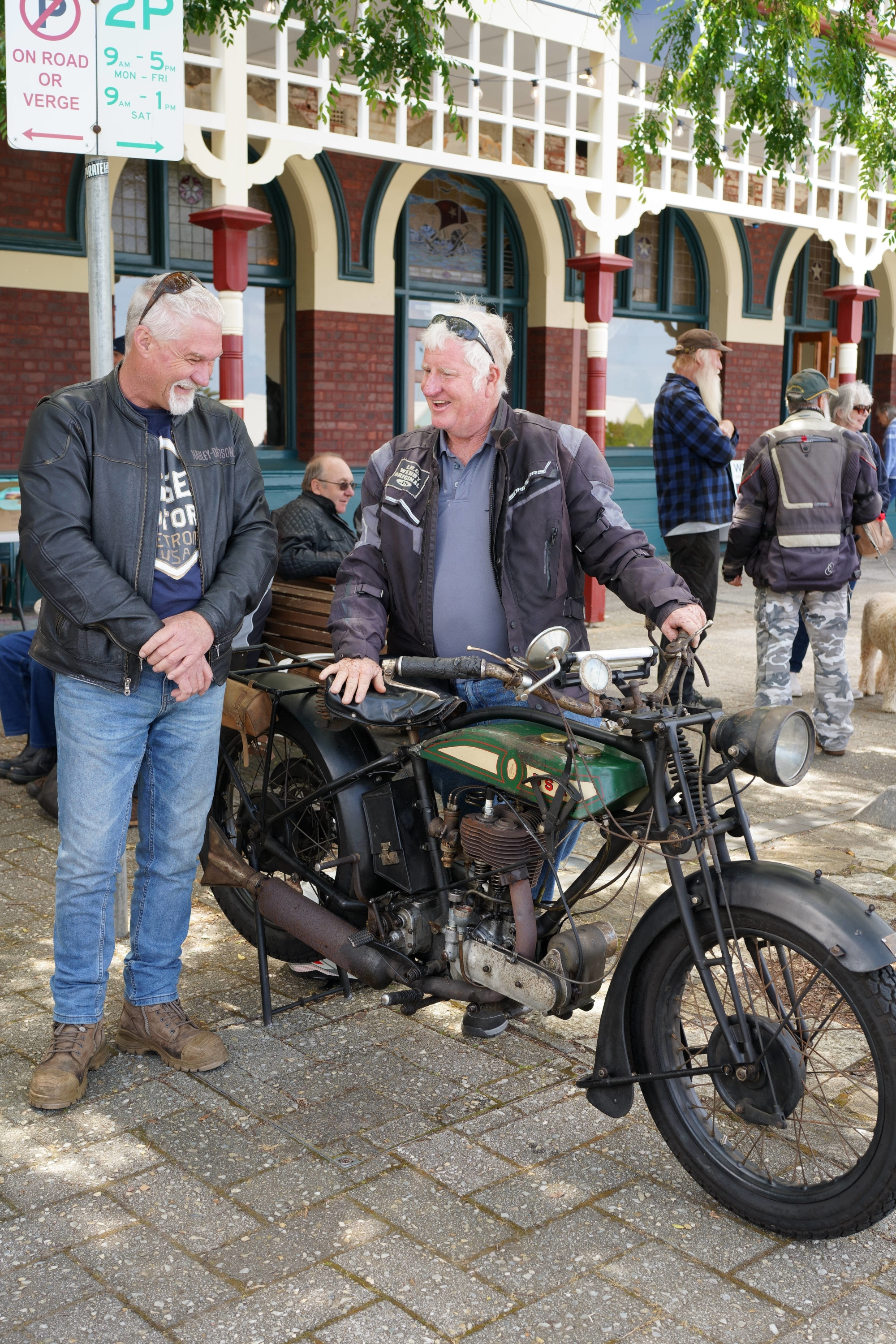 BSA enthusiasts on Stirling
        Terrace.